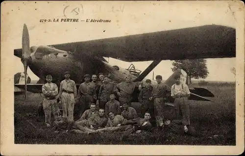 Ak La Perthe Yonne, L'Aerodrome, Militärflugzeug