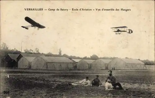 Ak Versailles Yvelines, Camp de Satory, Ecole d'Aviation, vue d'ensemble des Hangars