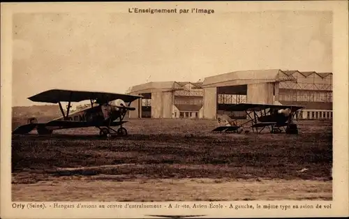 Ak Orly sur Morin Seine et Marne, Hangars d'avions au centre d'entrainement