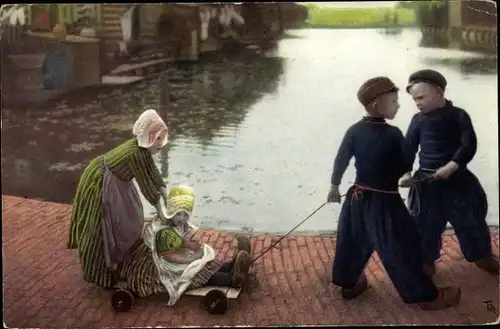 Ak Kinder in niederländischen Trachten, Fluss, Wagen von Jungen gezogen