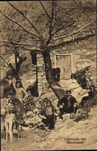 Ak Volkstypen aus Mazedonien, Bauern, Lastenesel, Steinhütte