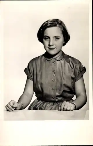 Ak Prinzessin Margriet der Niederlande, Portrait Soestdijk 1956