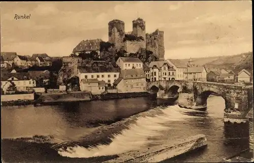 Ak Runkel Hessen, Blick auf die Stadt mit Burg und Lahn, Wehr