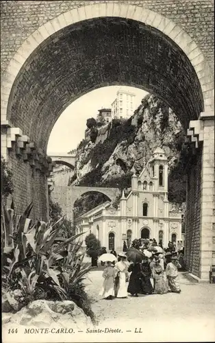 Ak Monte Carlo Monaco, Sainte Devote, Blick auf ein Tor, Passanten