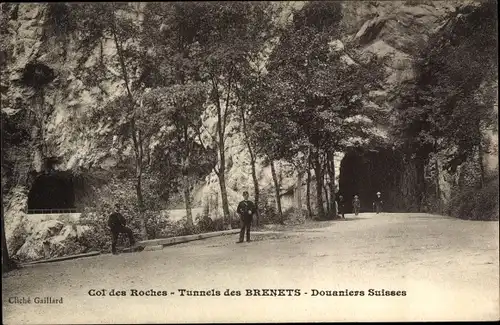 Ak Les Brenets Kanton Neuenburg, Tunnels, Col des Roches, Douaniers Suisses