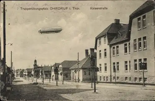 Ak Ohrdruf im Thüringischen Kreis Gotha, Truppenübungsplatz, Kaiserstraße mit Blick auf Zeppelin