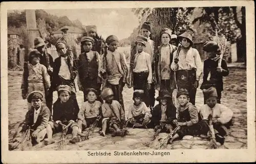 Ak Serbische Straßenkehrer Jungen, Gruppenportrait