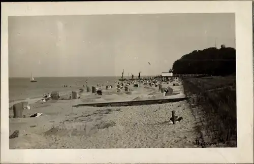 Foto Ak Thiessow auf Rügen, Strand, Strandkörbe