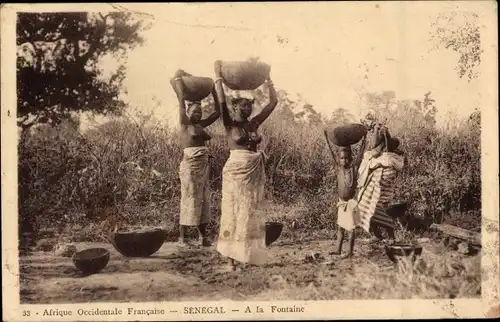 Ak Senegal, Afrique Occidentale Française, A la Fontaine, Frauen