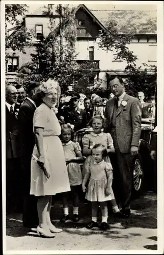 Ak Juliana der Niederlande mit Prinz Bernhard und Prinzessinnen, Anjerdag Baarn 1946