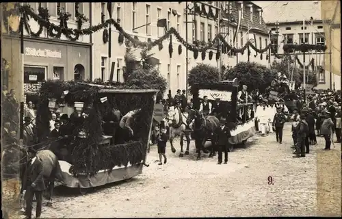 Foto Ak Triptis Thüringen, Festzug, Festwagen, Ansichtskartengeschäft Fotograf Wilhelm Martini