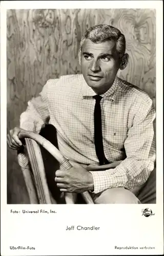 Ak Schauspieler Jeff Chandler, Portrait, Film Klar Schiff zum Gefecht