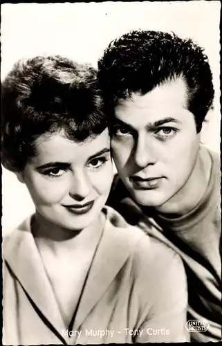 Ak Schauspieler Tony Curtis und Mary Murphy in Brückenkopf X, Portrait