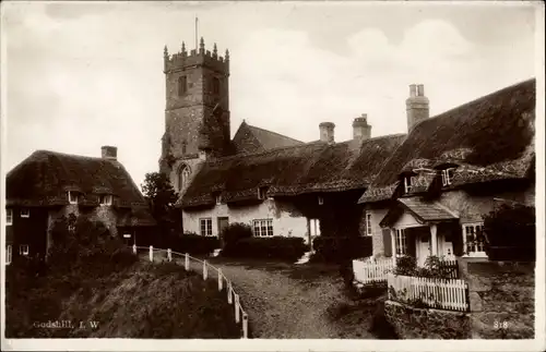 Ak Godshill Isle of Wight, Straßenpartie, Turm