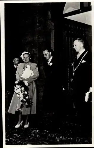 Ak Königin Juliana der Niederlande, Prinz Bernhard, Utrecht, stadhuis, 1949