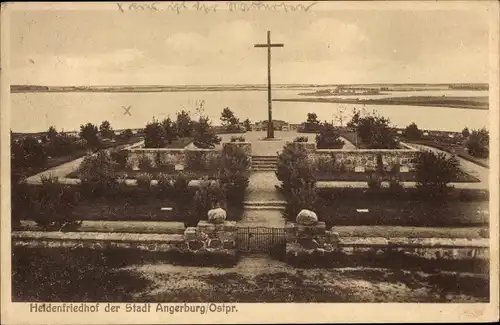 Ak Węgorzewo Angerburg Ostpreußen, Heldenfriedhof der Stadt