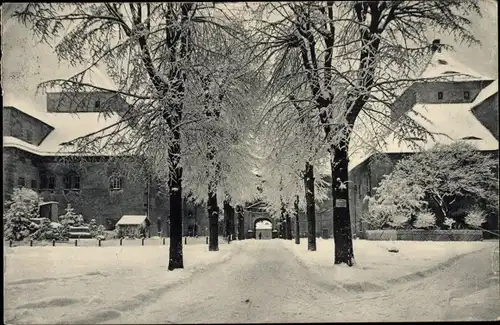 Ak Augustusburg im Erzgebirge, Schlosshof, Winter