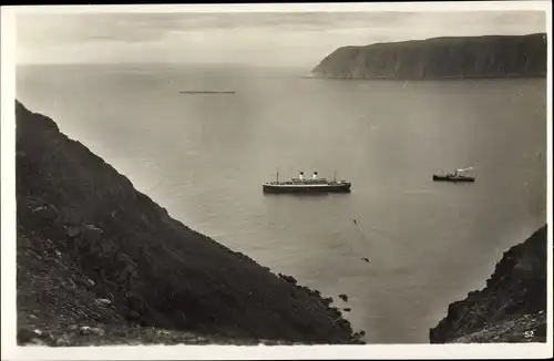 Ak Hornviken Nordkap Norwegen, Dampfschiff auf dem Meer, Berge