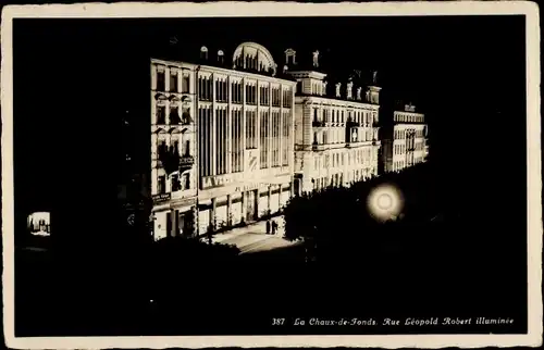 Ak La Chaux de Fonds Kanton Neuenburg, Rue Leopold Robert illuminee