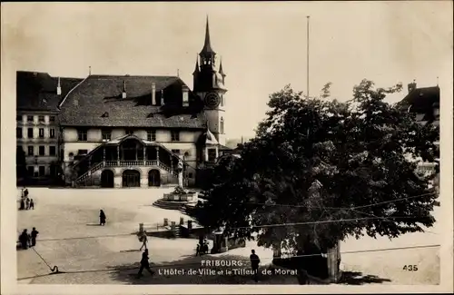 Ak Fribourg Freiburg Stadt Schweiz, L'Hotel de Ville et le Tilleul de Moral