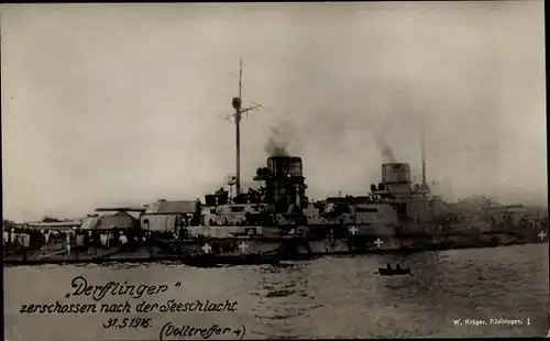Ak Deutsches Kriegsschiff SMS Derfflinger zerschossen nach der Seeschlacht 1916, I. WK