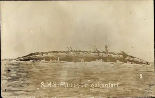 Foto Ak Deutsches Kriegsschiff, SMS Blücher, Panzerkreuzer, gekentert
