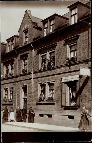 Foto Ak Bayreuth in Oberfranken, Straßenpartie, Handlung, Frauen