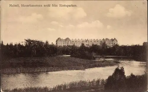 Ak Malmö Schweden, Husarenkasernen sedd fran Slottsparken