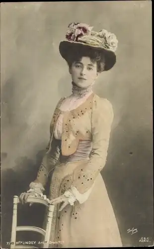 Ak Portrait einer Frau mit Hut, Mademoiselle Lindey, Schauspielerin ?