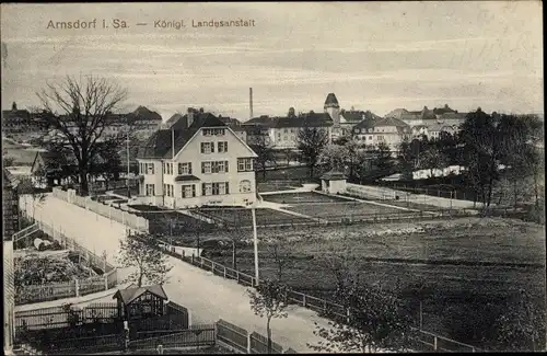 Ak Arnsdorf im Kreis Bautzen, Königliche Landesanstalt, Teilansicht des Ortes