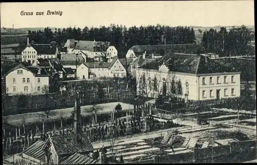 Ak Bretnig Hauswalde in Sachsen, Blick auf den Ort, Schornstein, Gärten, Turnhalle
