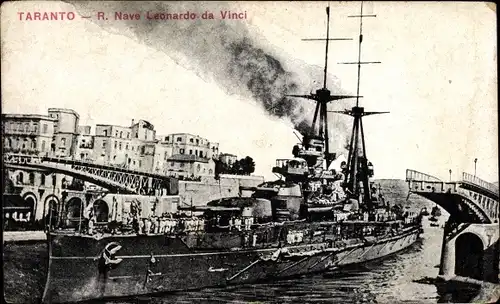Ak Taranto Tarent Puglia, Regia Nave Leonardo Da Vinci, Canale navigabile