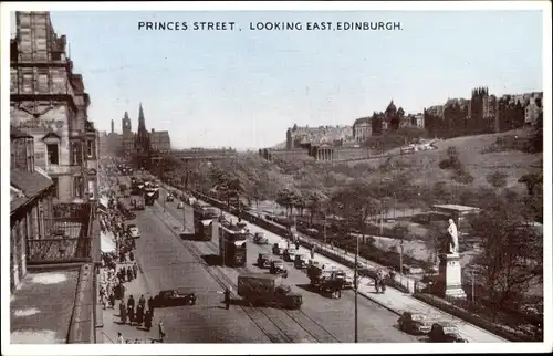 Ak Edinburgh Schottland, Princes Street Looking East, Straßenbahnen, Denkmal