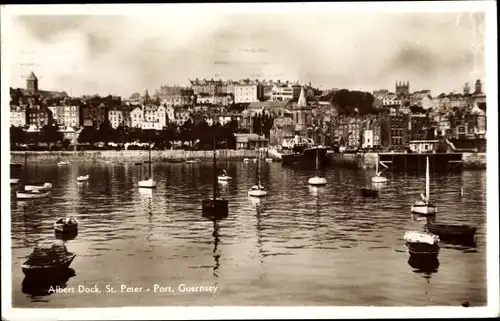 Ak Saint Peter Port Guernsey Kanalinseln, Albert Dock