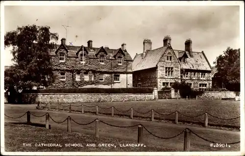 Ak Llandaff Cardiff Wales, The Cathedral School and Green