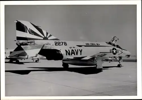 Foto Amerikanische Militärflugzeuge, US Navy, USS Coral Sea, 2278