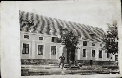 Foto Ak Hluboká nad Vltavou Frauenberg Südböhmen, Haus, Kinder