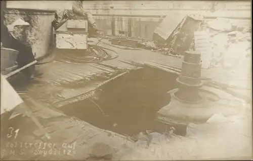 Foto Ak Deutsches Kriegsschiff, SMS Seydlitz, Großer Kreuzer, Volltreffer, I WK