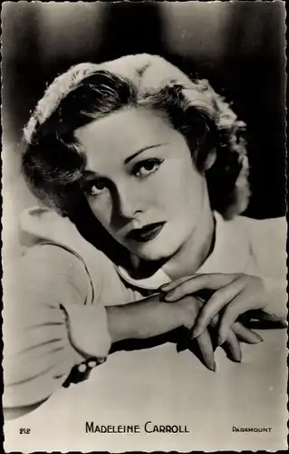 Ak Schauspielerin Madeleine Carroll, Portrait, Locken