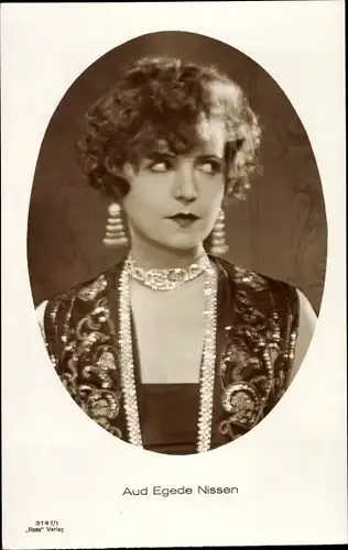 Ak Schauspielerin Aud Egede Nissen, Portrait