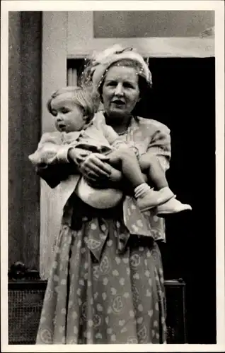 Ak Königin Juliana der Niederlande, Prinzessin Marijke, Soestdijk 1949