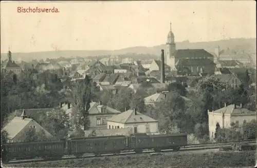 Ak Bischofswerda in Sachsen, Gesamtansicht, Kirche, Bahnstrecke