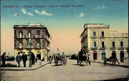 Ak Tarent Taranto Puglia, Piazza Fontana, Grandi Alberghi Dandolo, Kutsche