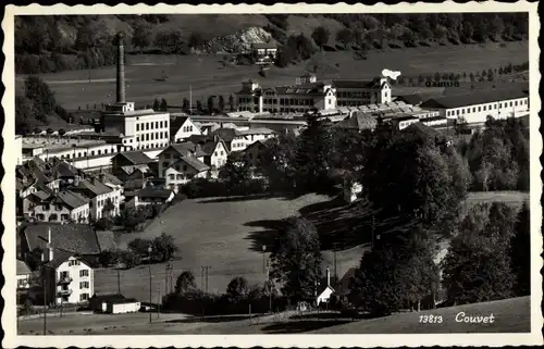 Ak Couvet Val de Travers Kanton Neuenburg, Teilansicht, Fabrik