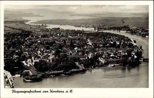 Ak Konstanz am Bodensee, Fliegeraufnahme der Stadt mit Rheinblick