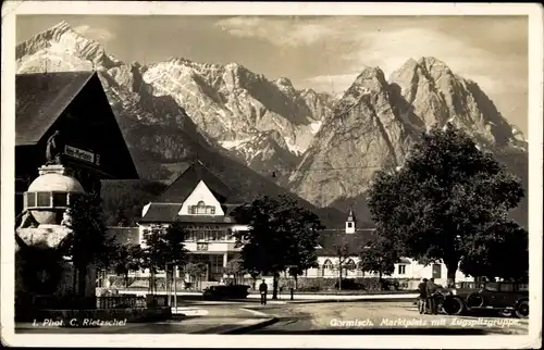 Ak Garmisch Partenkirchen in Oberbayern, Marktplatz mit Zugspitzgruppe