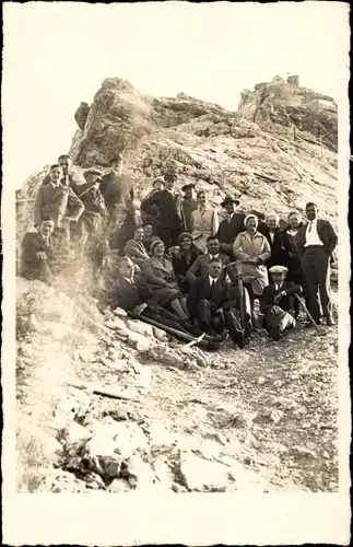 Foto Ak Zugspitze, Gruppenbild auf dem Berg