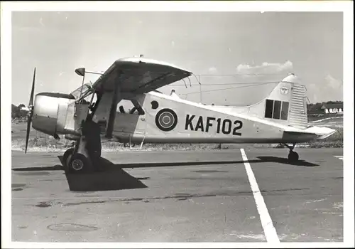 Foto Ak Kenianisches Militärflugzeug, KAF 102, de Havilland Canada DHC-2