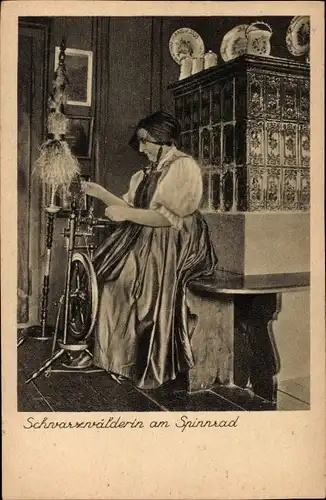 Ak Schwarzwälderin am Spinnrad, Wohnstube, Tracht
