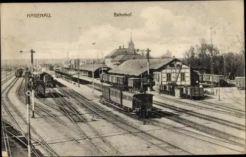 Ak Haguenau Hagenau im Elsass Bas Rhin, Bahnhof, Gleisansicht